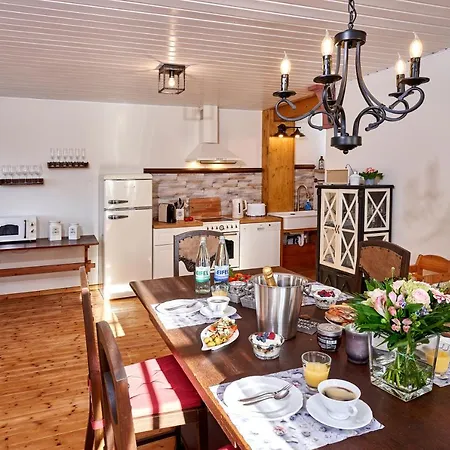 Ritterstube - Eifelstuben Mit Charme, Naehe Und Burg, Aussergewoehnlich, Vulkaneifel بيت للعطل Ulmen