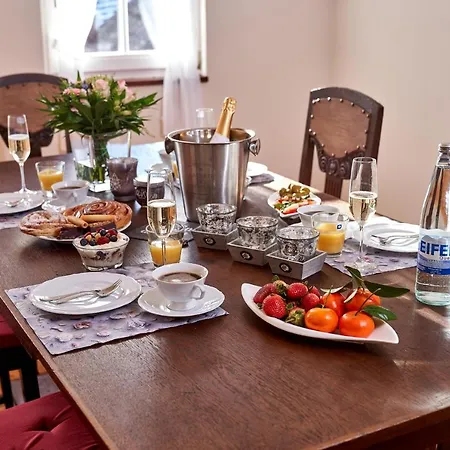 Ritterstube - Eifelstuben Mit Charme, Naehe Und Burg, Aussergewoehnlich, Vulkaneifel بيت للعطل *